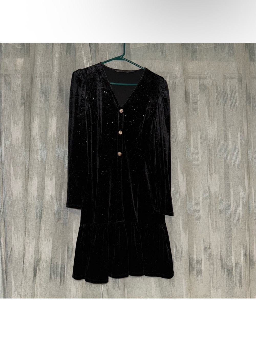 Elegant Black Velvet Button-Front Dress with Chain Belt - Picture 6 of 11